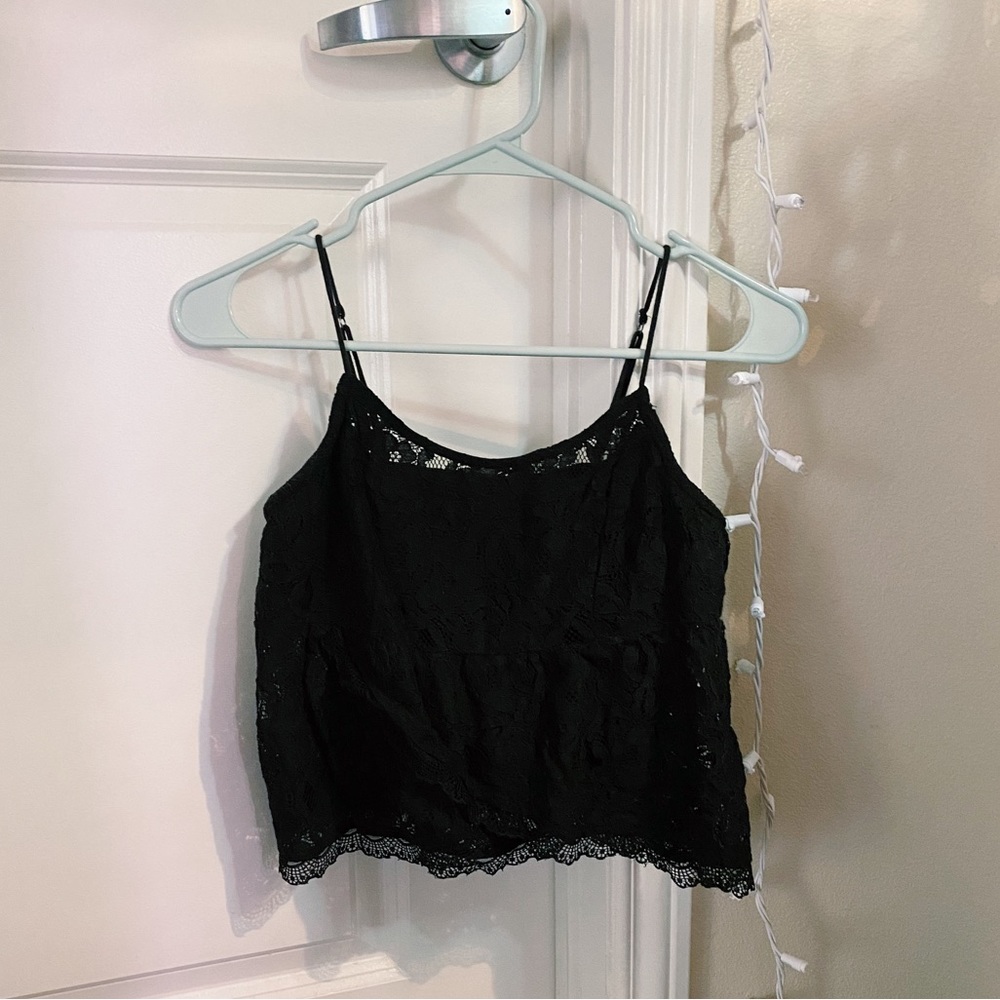 hollister crop top 🐜
